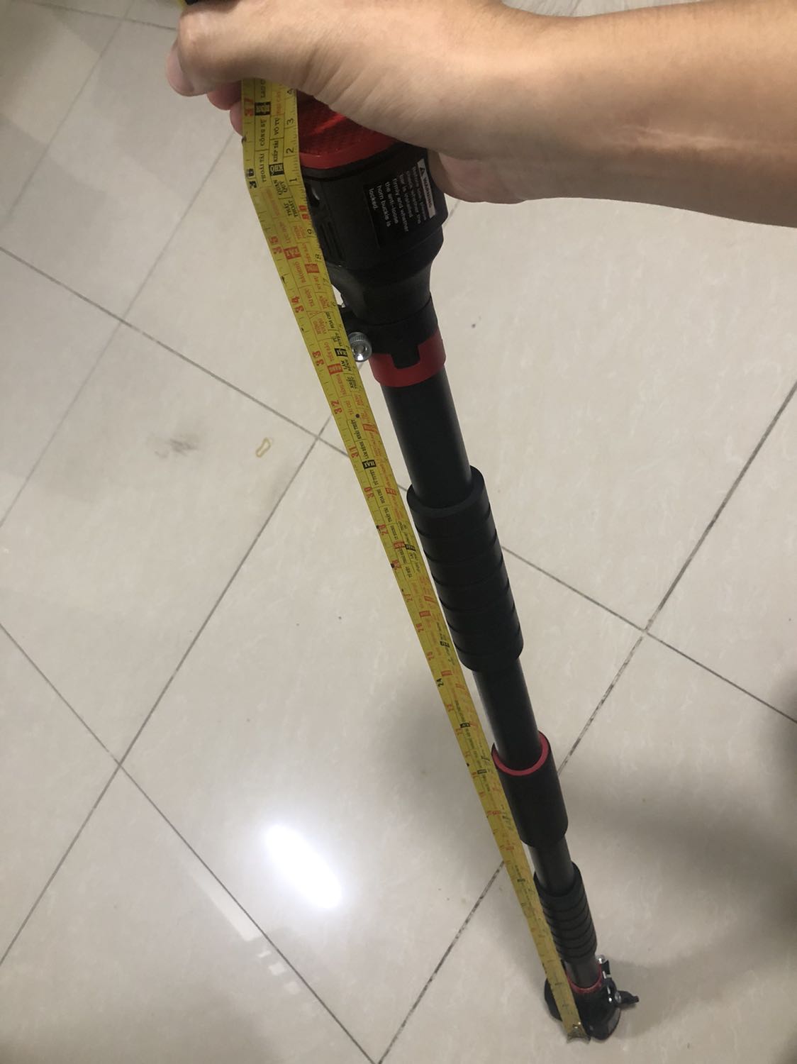 Shop đăng thông tin kích thước không chính xác.
Theo thông tin trên Tiki thì mình chọn sản phẩm kích thước 72-105 cm vì bề ngang cửa là 82cm. Khi nhận hàng thì sản phẩm ngắn nhất đã là 93cm như hình, không gắn vô cửa được. Mình trừ 2 sao vì quá thất vọng với thông tin sai lệch.
Sản phẩm thì cho 3 sao vì cứng cáp, sử dụng được (may là có đoạn giữa 2 bức tường được 97cm để gắn nên không phải trả hàng). Shop đăng thông tin kích thước không chính xác.
Theo thông tin trên Tiki thì mình chọn sản phẩm kích thước 72-105 cm vì bề ngang cửa là 82cm. Khi nhận hàng thì sản phẩm ngắn nhất đã là 93cm như hình, không gắn vô cửa được. Mình trừ 2 sao vì quá thất vọng với thông tin sai lệch.
Sản phẩm thì cho 3 sao vì cứng cáp, sử dụng được (may là có đoạn giữa 2 bức tường được 97cm để gắn nên không phải trả hàng).