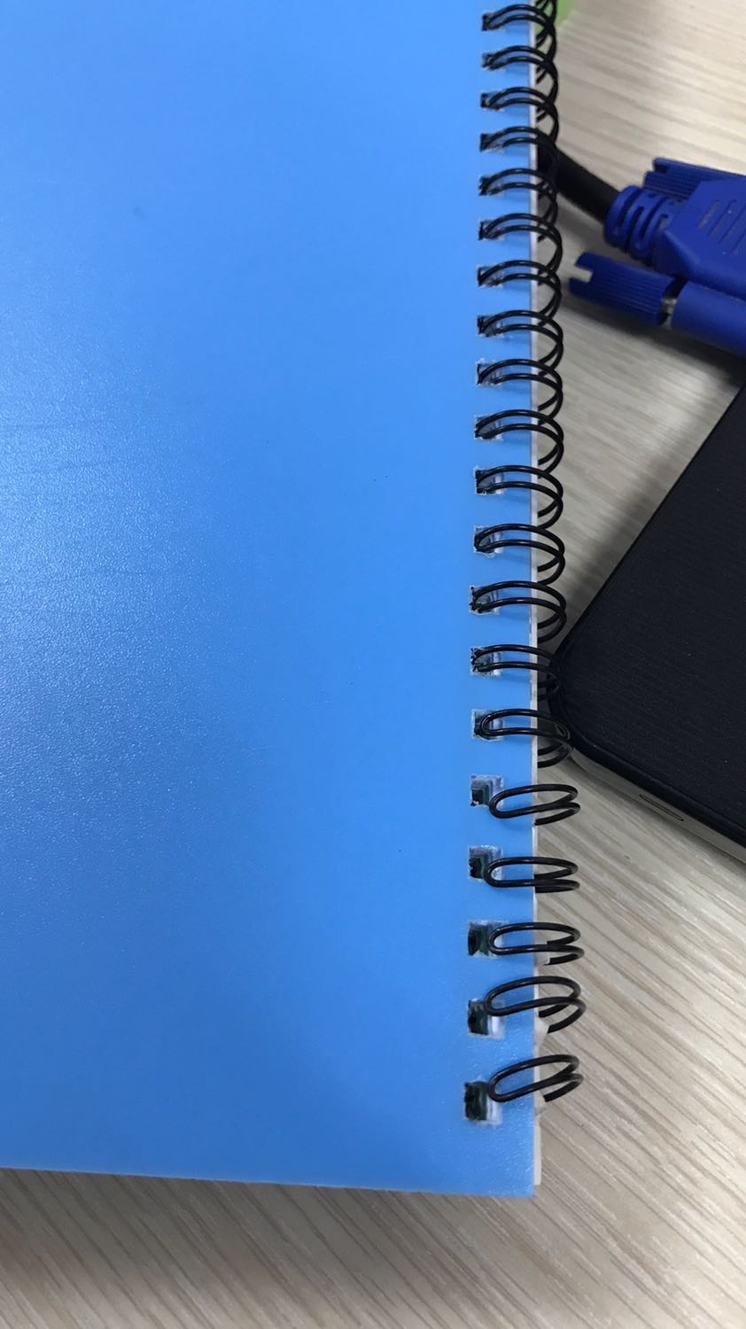 Vở bị nhàu, lò xo bị lỗi, giá 50000 nhưng chất lượng lại không tương xứng, đề nghị Tiki xem lại.