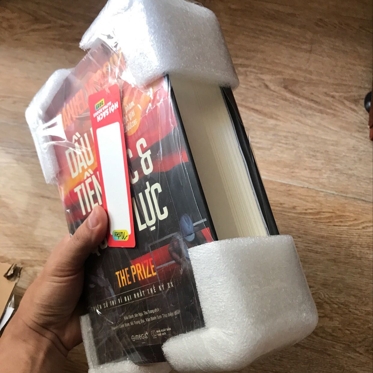 Một cuốn sách hay mà bây giờ mình mới mua đc. Giao hàng nhanh lẹ. Sách được đóng gói rất cẩn thận và chỉn chu. Xin cám ơn