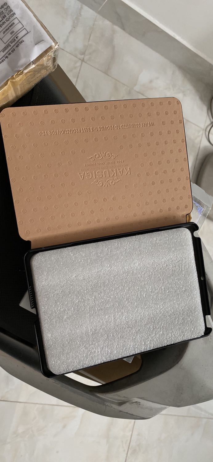 Hàng giao không đúng với mô tả; mình mua ốp lưng; giao hàng là sản phẩm có cover.
Vui lòng hỗ trợ hoàn trả sp