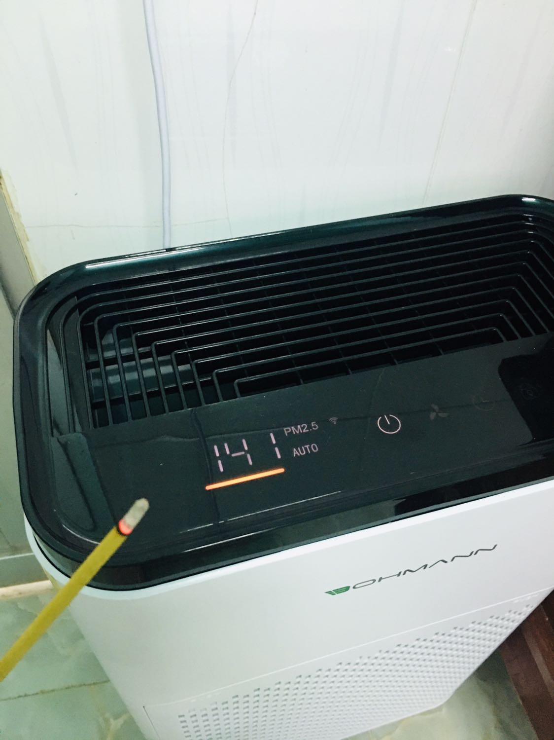 Tiki gói hàng cẩn thận, giao nhanh. Máy thiết kế đẹp, sang, chạy êm ru k ồn. Nhiều chức năng, dùng app dk rất tiện. Hãng hổ trợ nhanh. Rất hài lòng, mọi ng nên mua nhé. Mình mua đợt mega sale nên giá hạt dẻ lắm.