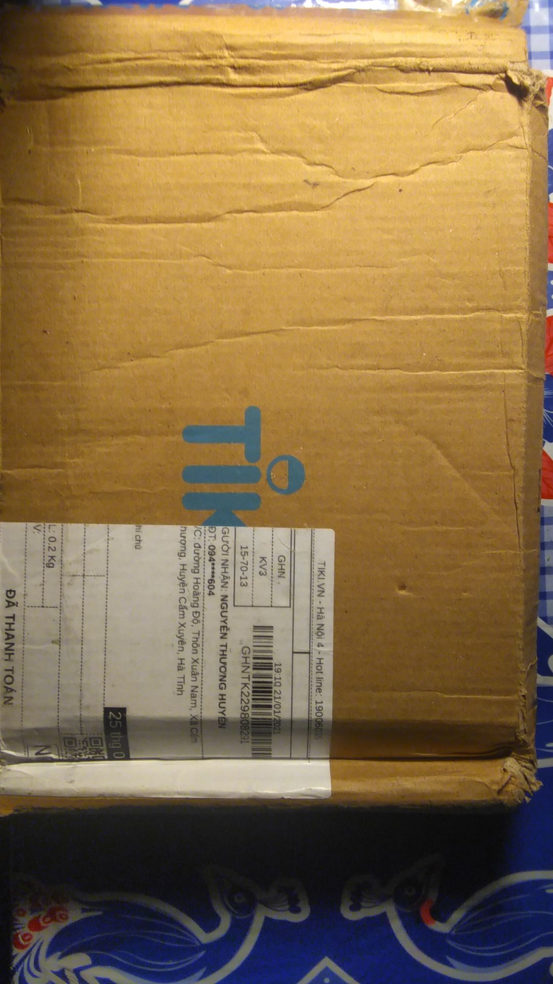 hơi thất vọng về chất lượng giao hàng của TIKI, hộp bên ngoài bì biến dạng nặng, đã vậy seal cũng bị trầy xước đến mức rách rơi rớt luôn. May là sách ko bị ảnh hưởng nhiều, bù lại TIKI giao hàng đến rất sớm nên mik vote 4 sao.