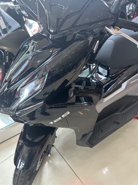 Nhân viên tư vấn nhiệt tình, xe đẹp Nhân viên tư vấn nhiệt tình, xe đẹp