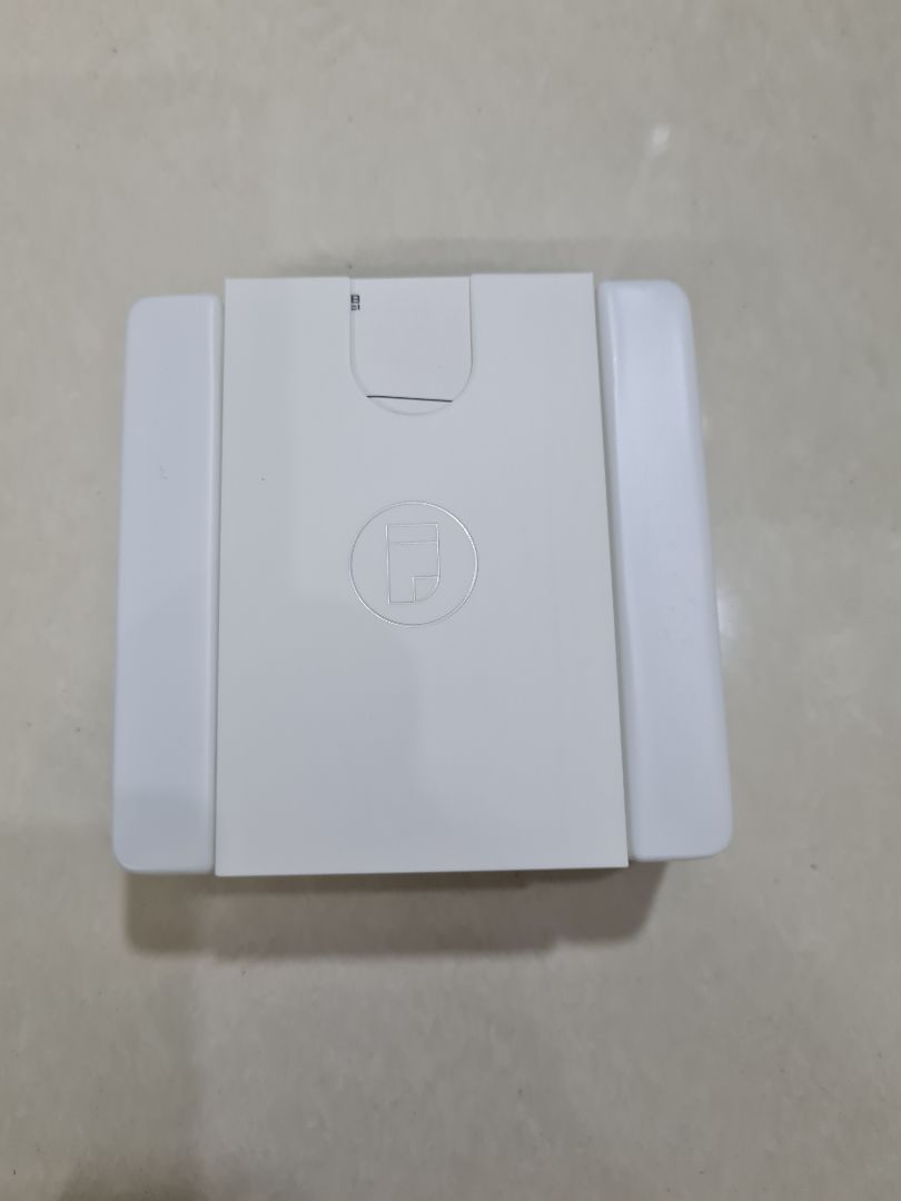 sản phẩm nguyên seal. đóng gói cẩn thận. Hướng dẫn và phiếu bảo hành kèm theo
Mình chưa xài nên ko biết thế nào
hình thức ổn. thiết kế tinh tế, sang trọng