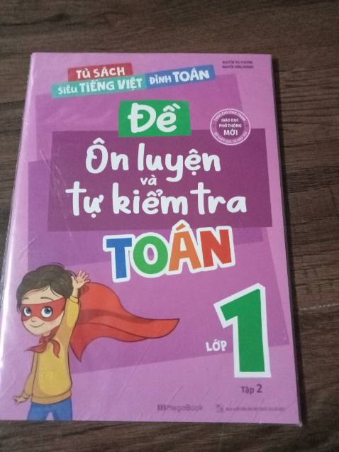 Sách màu đẹp mắt, gói kỹ dù mua có hai cuốn