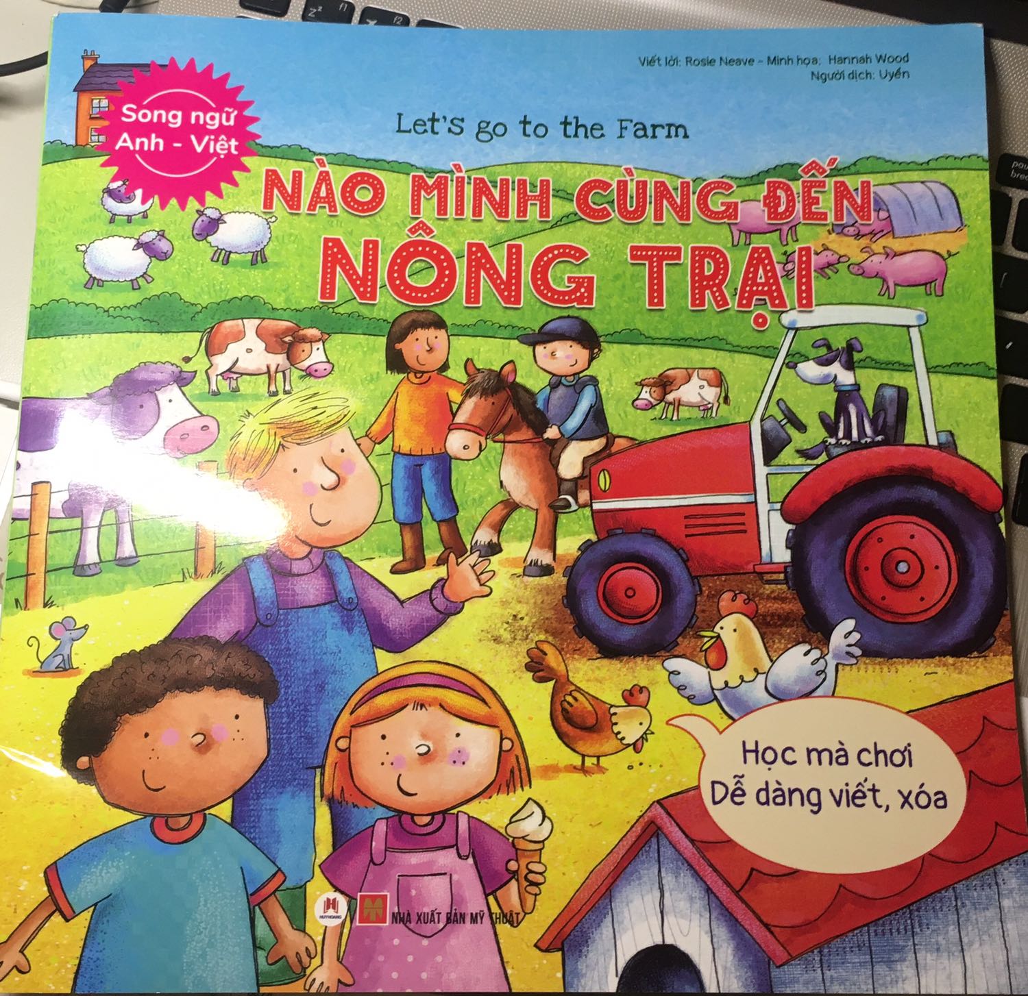 Bộ này đẹp lắm mà rẻ, in màu trên giấy bóng, dùng bút viết bảng trắng viết có thể xoá được. Cháu mình thích lắm.