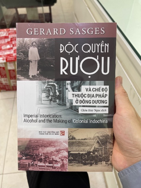 Cả 4 cuốn sách mình mua của Shop này đều còn nguyên seal đóng gói rất cẩn thận , nhiều xốp bảo vệ đến khó tin , mình rất hài lòng 
Sẽ ủng hộ tiếp . Chú ý giao hàng nhanh 1 chút thì tuyệt vời hơn nữa
