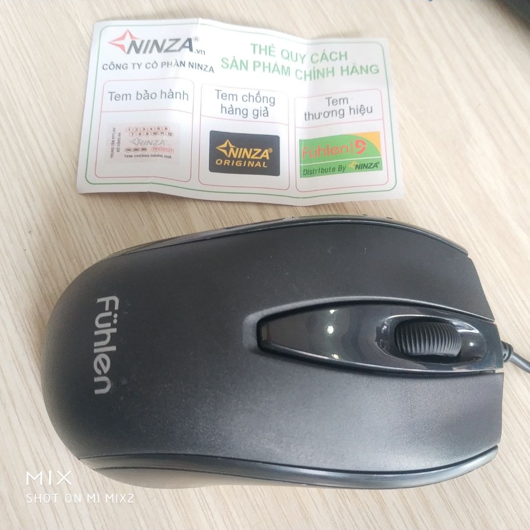 Mình vừa nhận xong, cắm vào máy tính có nhận nhưng chỉ di được 1 chút là bắt đầu đơ, giật, KHÔNG SỬ DỤNG ĐƯỢC. 
- Thẻ Quy cách sp chính hãng in cẩu thả, nhòe chữ, sai chính tả.
- Tem dán không tô ngày tháng bán sp.
- Feed chuột dán lệch.
- Đèn chuột rất yếu (có thể so sánh con fulhen cũ)
- Tấm dán thông tin chuột không sắc nét, nhợt nhạt, không giống con cũ (nội dung đủ nhưng bố cục khác).
Tiki xử lý hỗ trợ đổi trả và XÁC ĐỊNH NGUỒN GỐC HÀNG HÓA đối với sản phẩm này giúp minh. SĐT ***