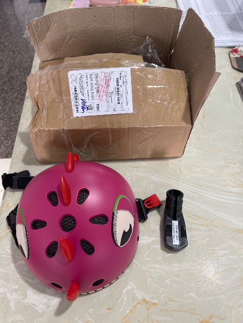 Được tặng cái chân chống xe, nhưng mũ không có phần kính che như mô tả