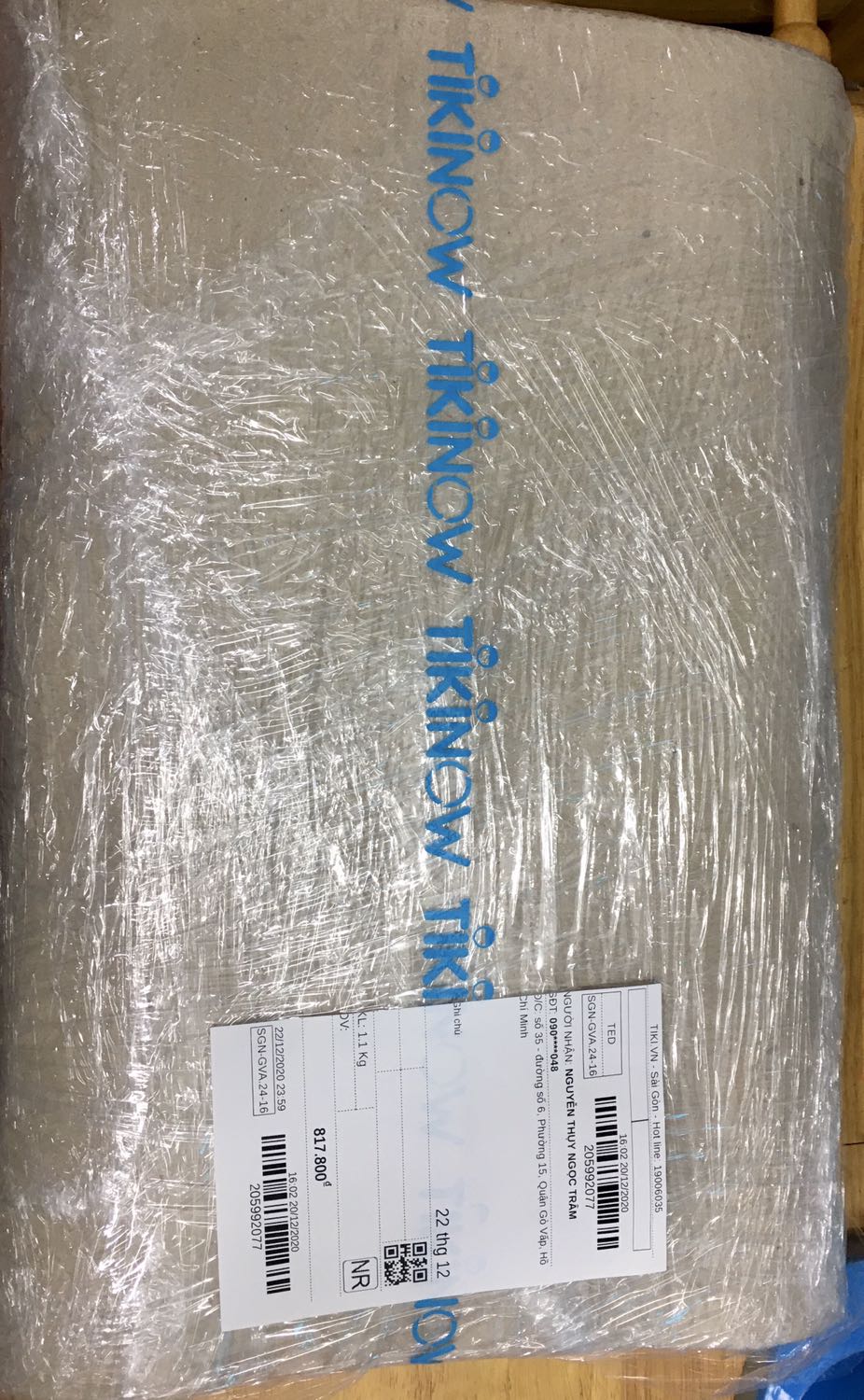 Mình đã mua nhiều lần ở Tiki và rất hài lòng về cách đóng gói cẩn thận, giao hàng nhanh chóng và bảo quản kỹ, sạch sẽ lẫn giá cả phù hợp và nhiều ưu đãi, mã giảm giá. 
(Lần nào mua sách cũng được lãi thêm cuộn giấy cartoon gói đồ nè!)
Mình sẽ tiếp tục ủng hộ Tiki!