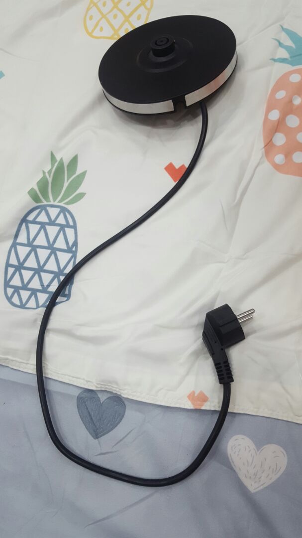 tiki gói hàng rất kĩ lưỡng, sp được bọc trong xốp chắc chắn, có phiếu bảo hành bên trong. dây hơi ngắn tí nhưng được cái bình nước thủy tinh nên nhìn rất đẹp. khi đun sẽ có đèn xanh trông bắt mắt.