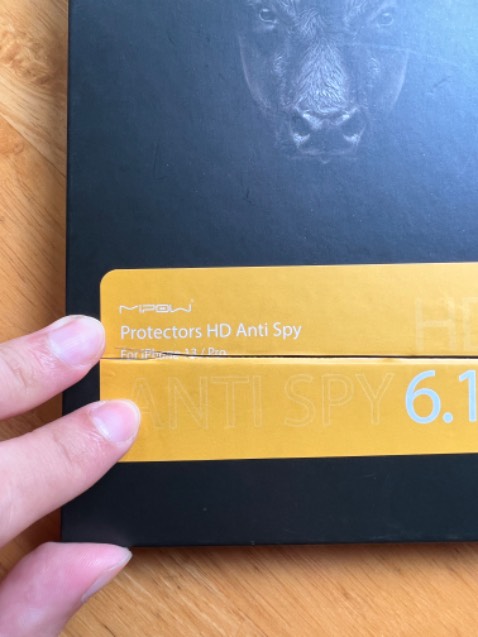 Mình đặt hai sản phẩm dòng kính cường lực trong suốt, tên sản phẩm trên web và gói hàng đều là dòng trong suốt (premium silk) nhưng sản phẩm bên trong  cả hai lại là dòng anti spy?! 😡 Tin tưởng tiki nên vừa nhận là bóc ra luôn giờ không trả được nữa. 😡

Cập nhật: Shop đã tích cực liên hệ và đổi lại một sản phẩm cho mình.