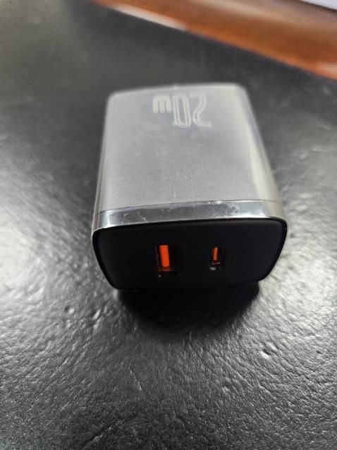 Đã sạc vào điện, hình thức đẹp, giá rẻ, hy vọng bền. Tạm đánh giá 5 sao