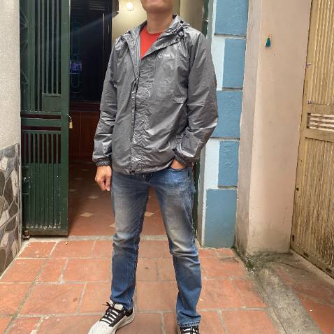 Áo khoác gió nhẹ, mặc rất thoải mái, tem mác đầy đủ, hàng việt nam sản xuất, chất lượng ổn, áo 2 lớp siêu nhẹ, cản gió , giữ nhiệt tốt. 15 17 độ C vẫn ấm.