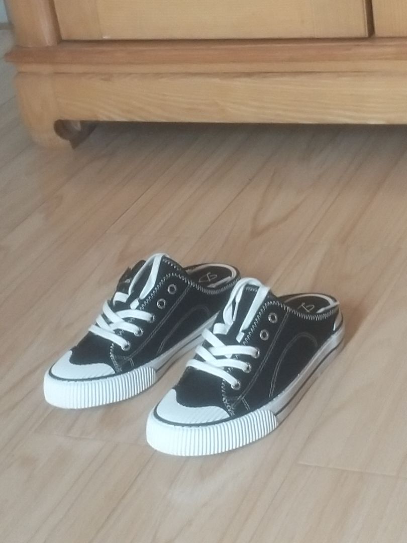 size khá đúng so với chân, đi êm lắm ạ