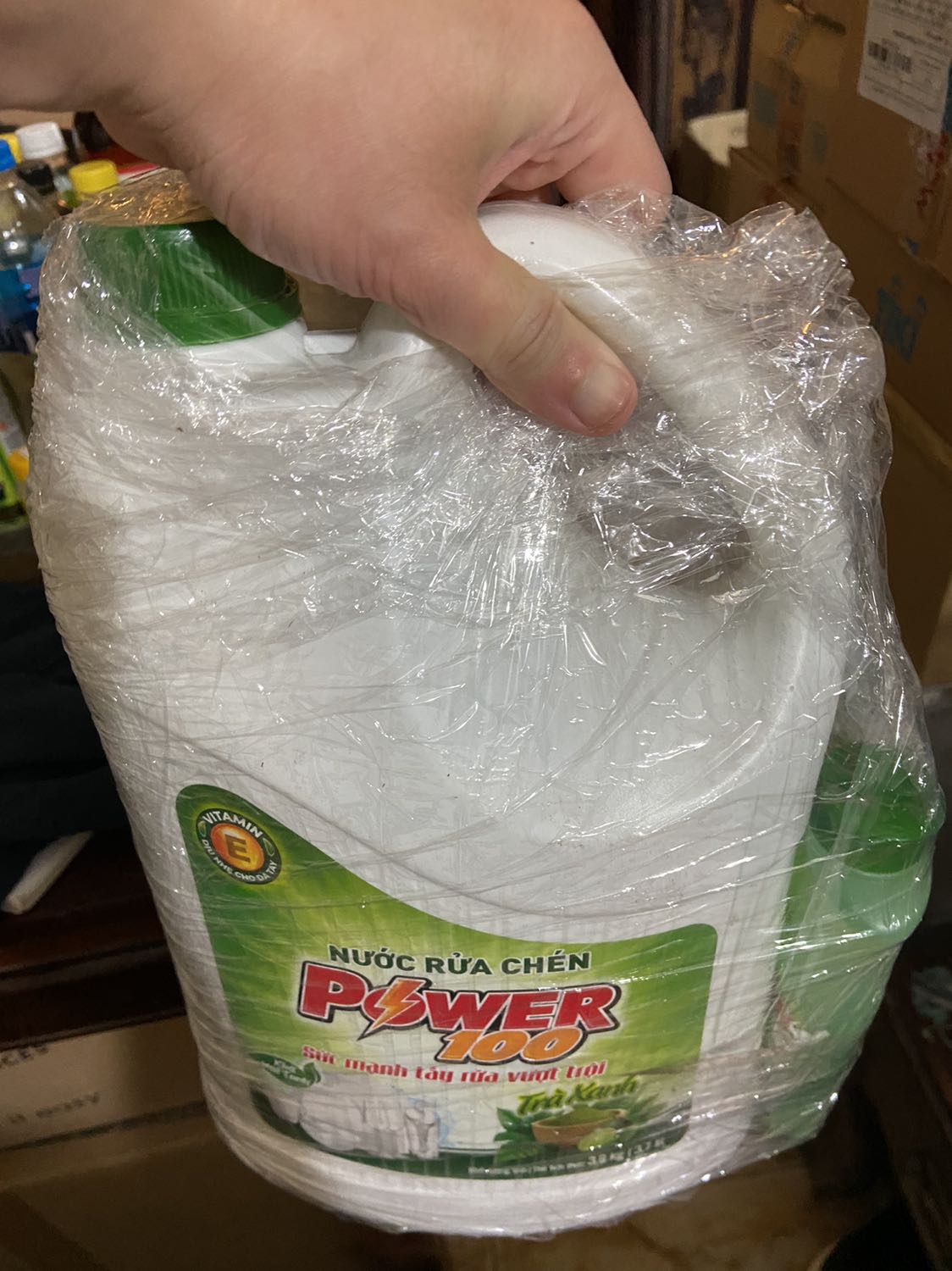 Đóng gói kỹ càng - đàng hoàng chất lượng. Giá rẻ, dùng thích lại còn được tặng thêm chai nước rửa chén mini. Nhưng mình hy vọng những đơn hàng sách mình mua trên tiki cũng sẽ được đóng gói kỹ càng, đàng hoàng như can nước rửa chén bát này. Tuyệt vời!!! Mua vào ngày 9/9 nên sale sâu đậm thấm đẫm chất lượng.

Can’t complain anything at all!