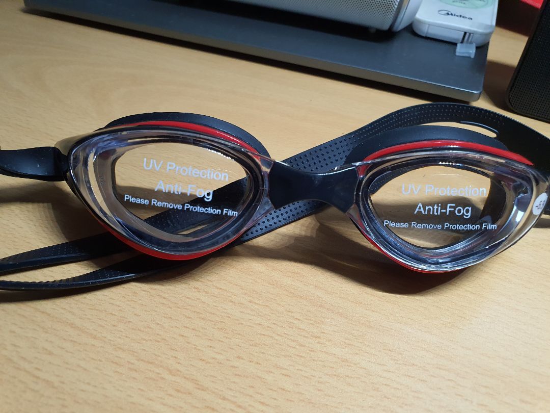 Kính bơi chất lượng tốt, trong, độ cận chính xác, sẽ ủng hộ shop dài dài
giao hàng nhanh