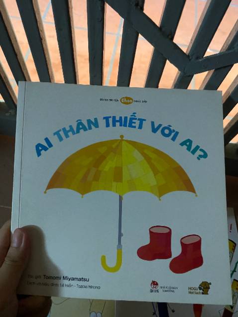 Sách in màu đẹp lắm , giao hàng nhanh, đóng gói cẩn thận, bé rất thích