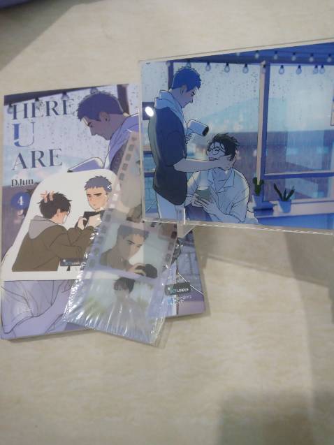 Truyện dễ thương lắmm. Phụ kiện đi kèm siêu đáng yêu. Shop đóng gói và giao cực nhanh, mọi người nên mua nhaaaa