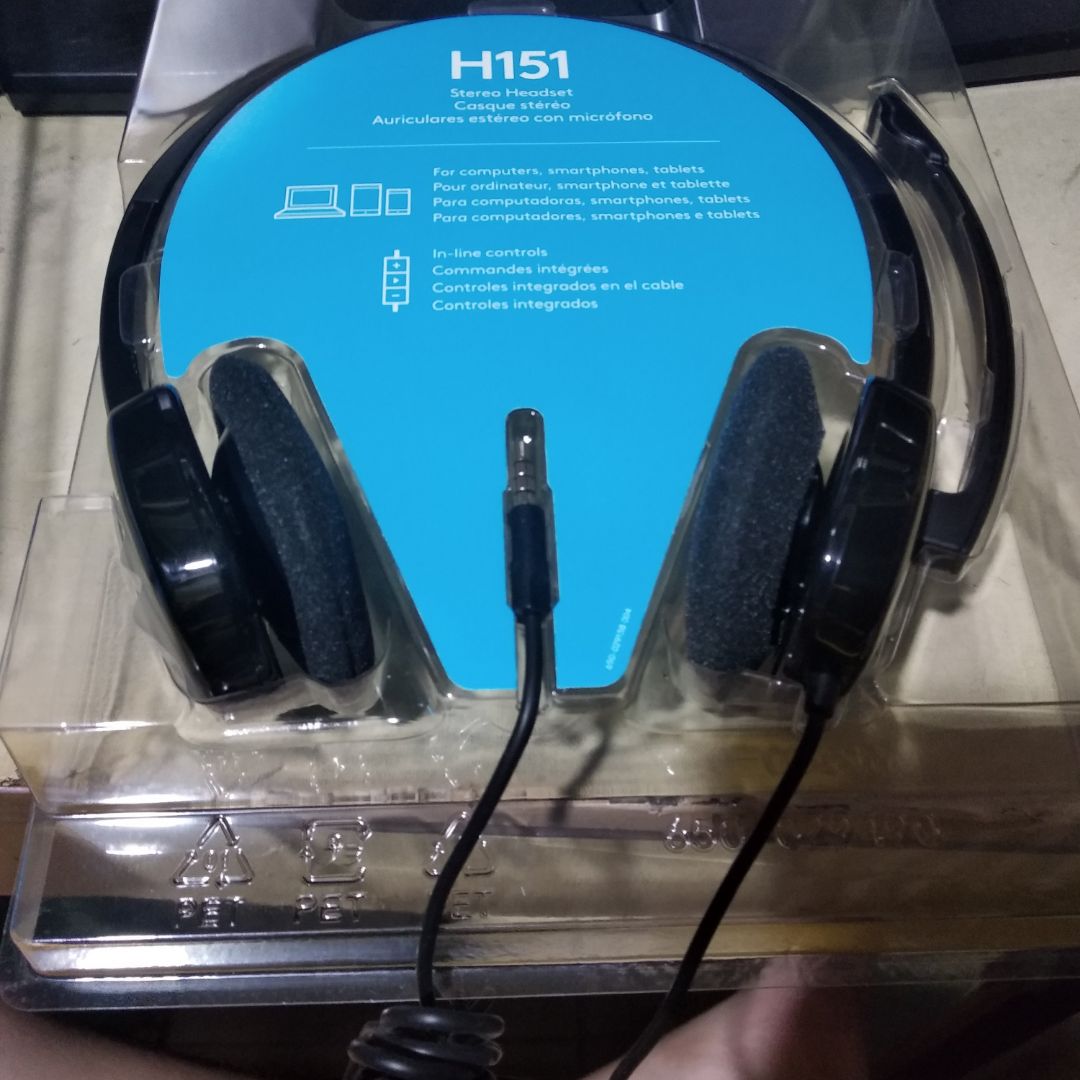 Hàng gói ok, đóng gói và vận chuyển ok. Vì tai nghe giá rẻ nên mic cũng thường thôi Hàng gói ok, đóng gói và vận chuyển ok. Vì tai nghe giá rẻ nên mic cũng thường thôi