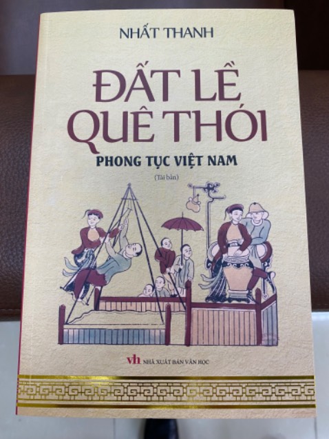 Sách đẹp, chữ in rõ ràng, dễ đọc. Nội dung nói về văn hoá dân tộc, nhưng đậm nét nhất là văn hoá bắc bộ