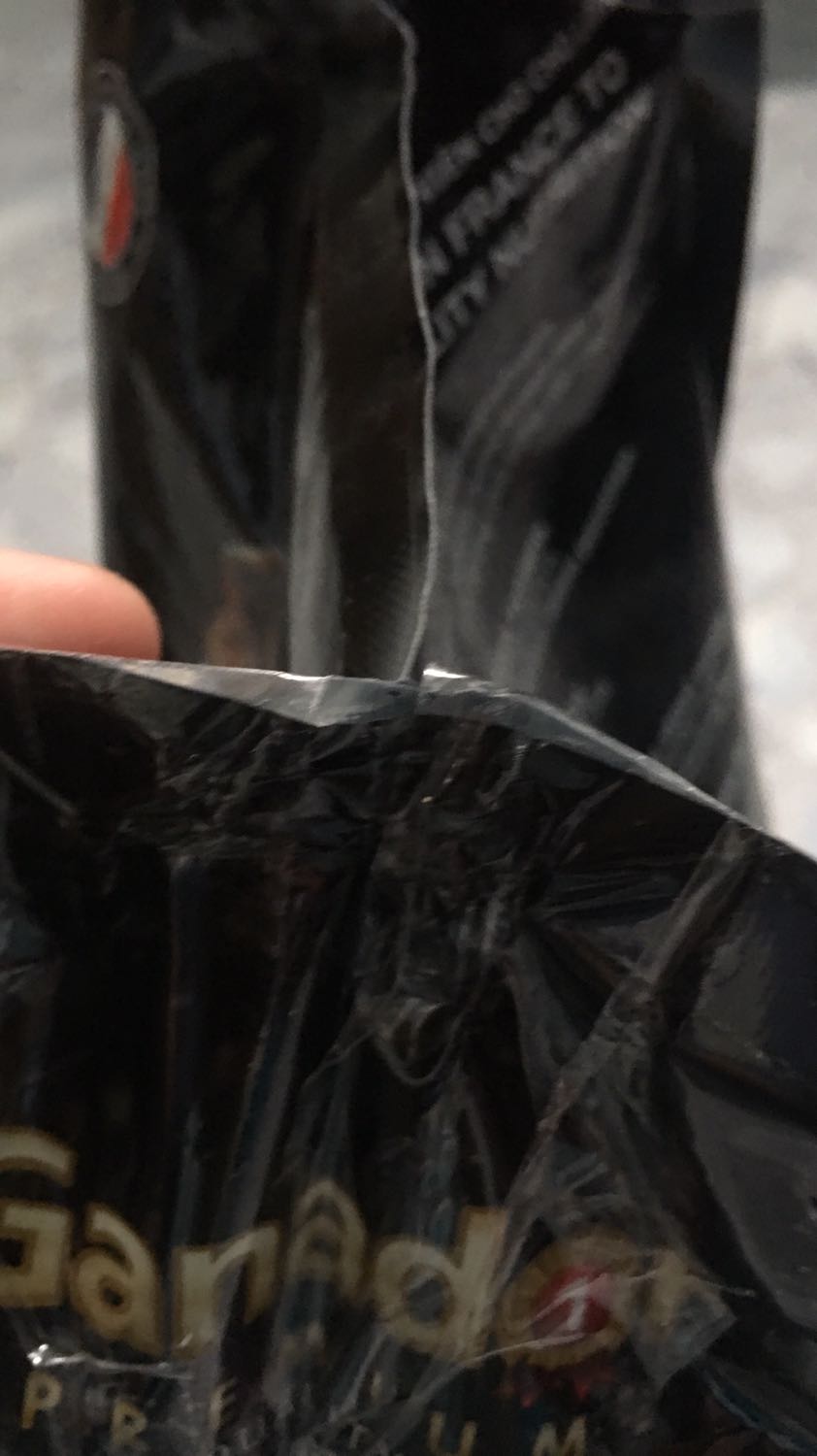 Bao bị rách nhưng hạn dùng còn dài, không biết có bị sao không, nhưng mình vẫn nhận hàng nha shop vì mình ở tỉnh. Hi vọng shop kiểm tra kỹ trước khi giao hàng. Cám ơn shop!