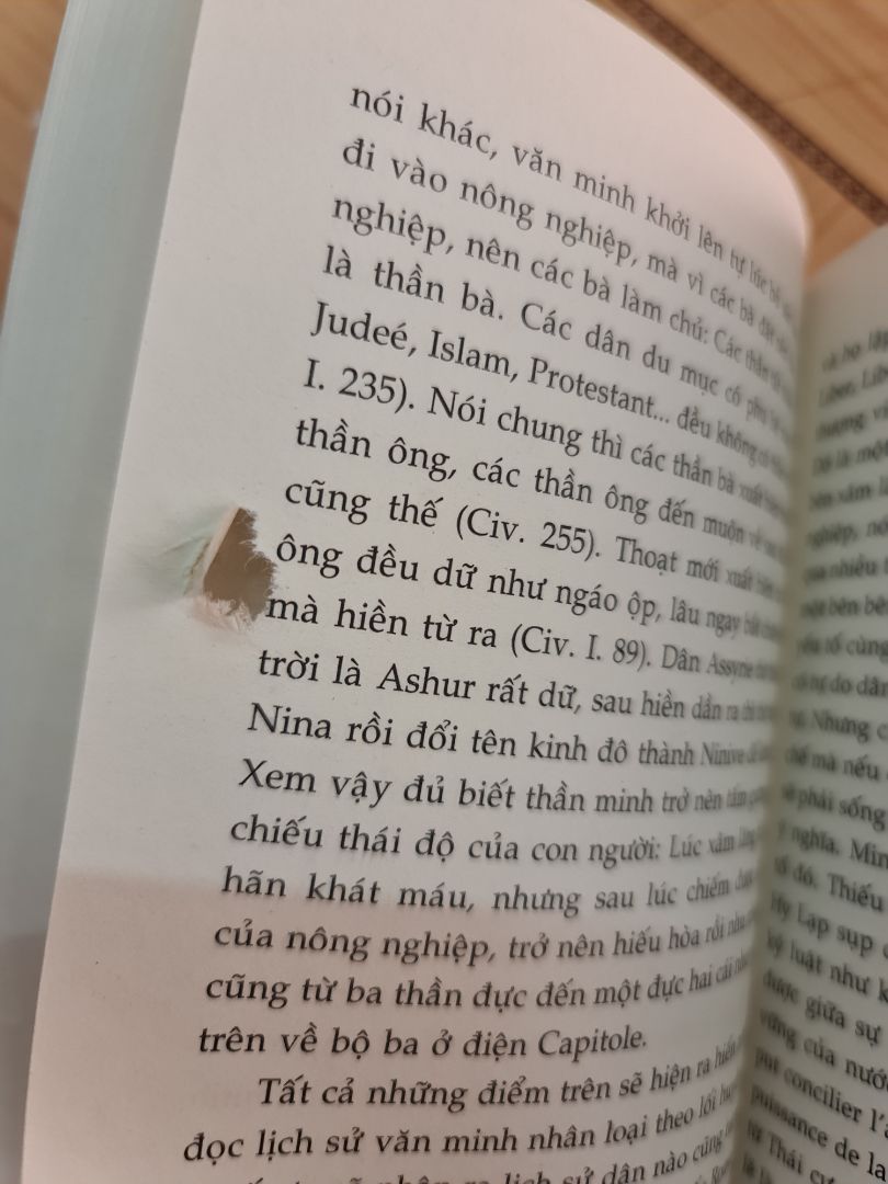 Nội dung thì hay nhưng chất lượng giấy và tình trạng sách thì quá tệ ?