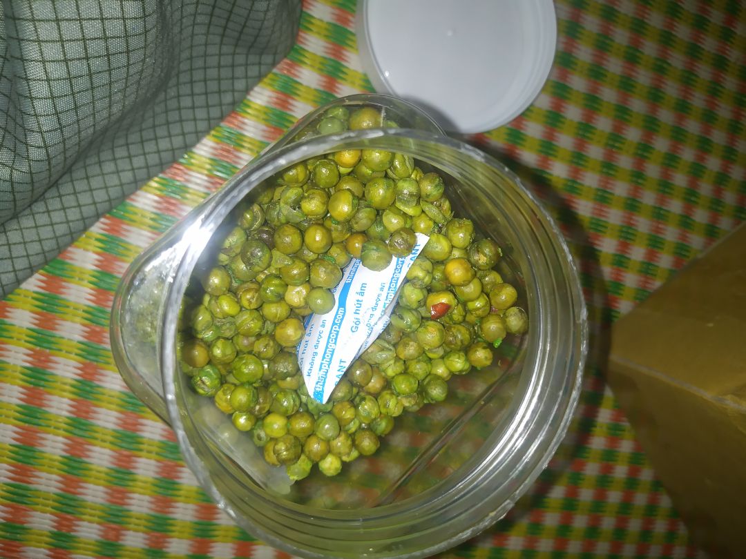 nếu có thể shop làm loại ít cay và cay sẽ ổn hơn, trước mình mua nó cay vừa, mà lần này cay khủng, mình lại bị đau dạ dày chứ. gao hàng nhanh, đóng gói đẹp, hsd mới, giòn. chúc shop buôn may bán đắt