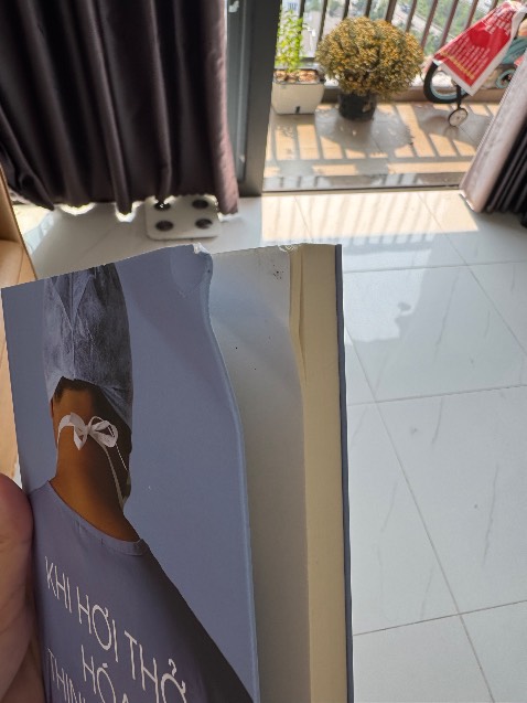 Quyển sách vừa rồi cũng bị gãy, cuốn này nhận còn gãy dữ hơn nữa. Cảm giác giao hàng cũ và tồn kho, ko kiểm tra trước cho khách. Tiki giao đơn cho vận chuyển cũng muộn nữa.