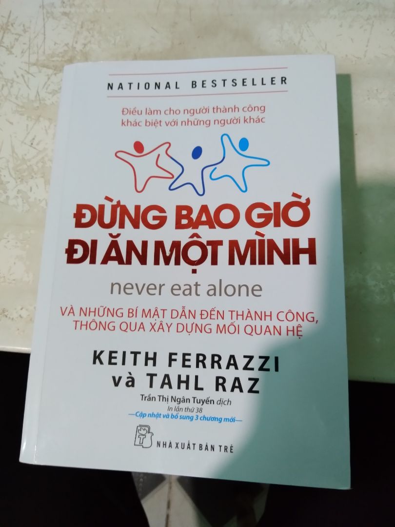 Cẩm nang cho việc tạo dựng các mối quan hệ một cách tự nhiên mà vẫn đem lại những cơ hôi kinh doanh cực kỳ lớn, những suy nghĩ và kinh nghiệm của tác giả về việc tập trung và phát triển con người chắc chắn sẽ giúp ích cho nhiều người. mình đọc quyển này thấy khá mệt