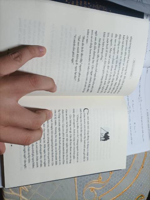 Giá thành hợp lý, bìa trình bày đẹp còn nguyên vẹn khi giao về không bị hư hại gì. Giấy tốt, giấy in ngã màu tốt cho mắt khi mình đọc lâu. Ok shop. Tiki đóng gói và giao sách và các vật phẩm văn phòng, đồ dùng học tập rất chu đáo. Tôi rất thích 👍