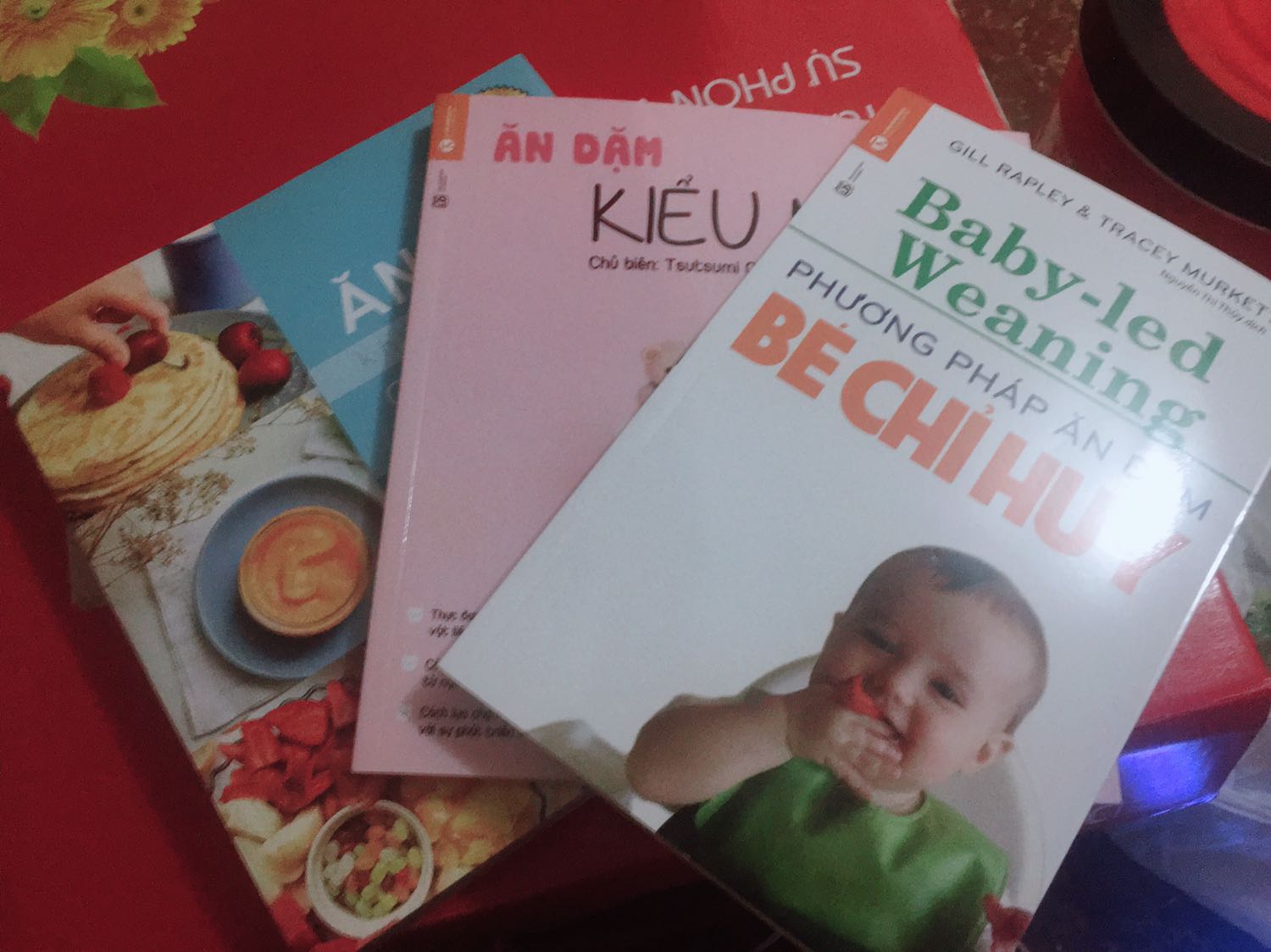 Lần đầu đặt hàng tiki thực sự quá hài lòng luôn. Giao hàng siêu siêu nhanh. Đặt chiều htrc, sáng hsau nhận đc hàng luôn. Chất lượng sách thì quá tốt. Ưng nhất khoản free ship vì e thử đặt trên *** phí vận chuyển tận 70k :(( 
Cảm ơn tiki nhiều!