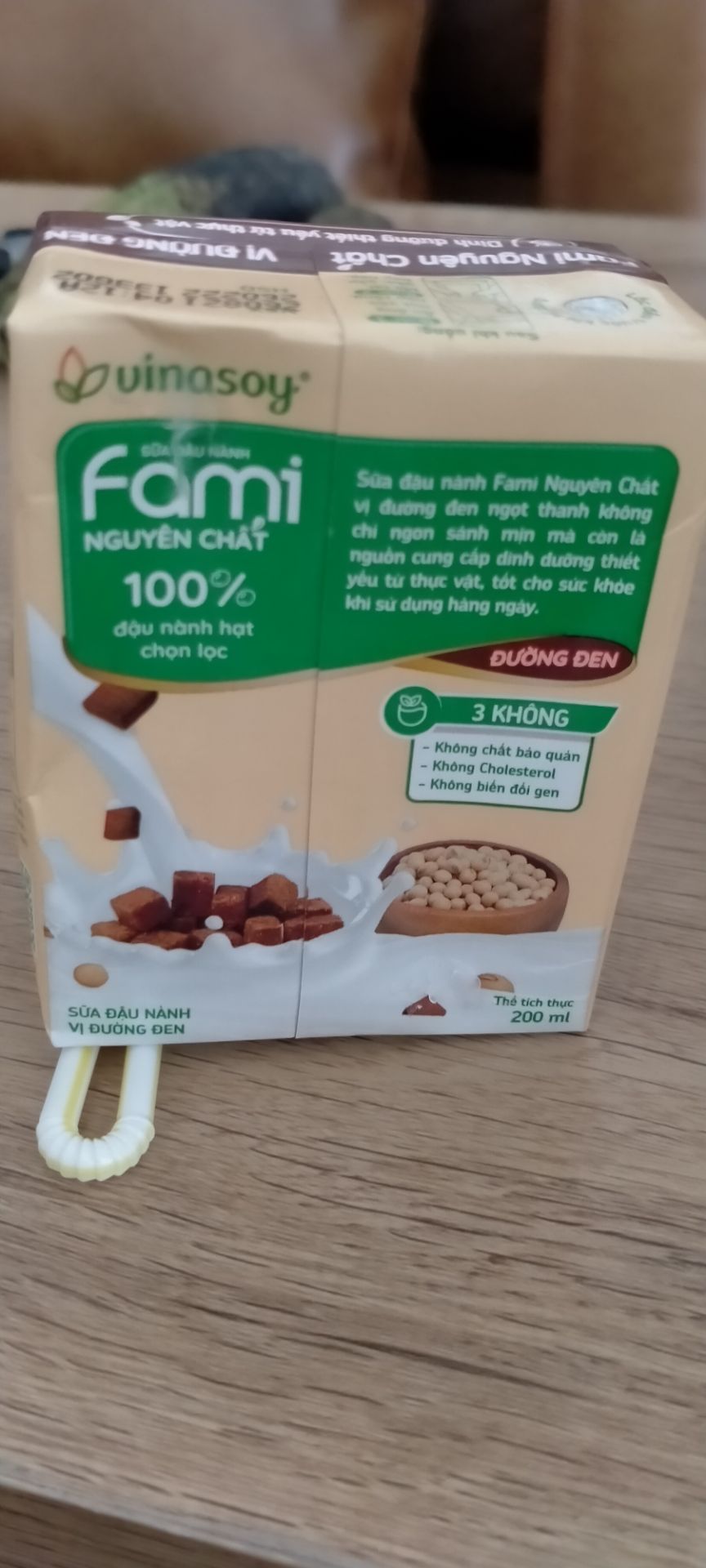 sữa ngon, lần đầu uống vị đường đen xem thử ngon không, mình mới đặt buổi tối mà trưa ngày mai đã nhận được hàng rồi,tiki giao hàng quá tốt, rất hài lòng với cách phục vụ của tiki, sẽ còn ủng hộ tiki lâu dài 👍👍👍