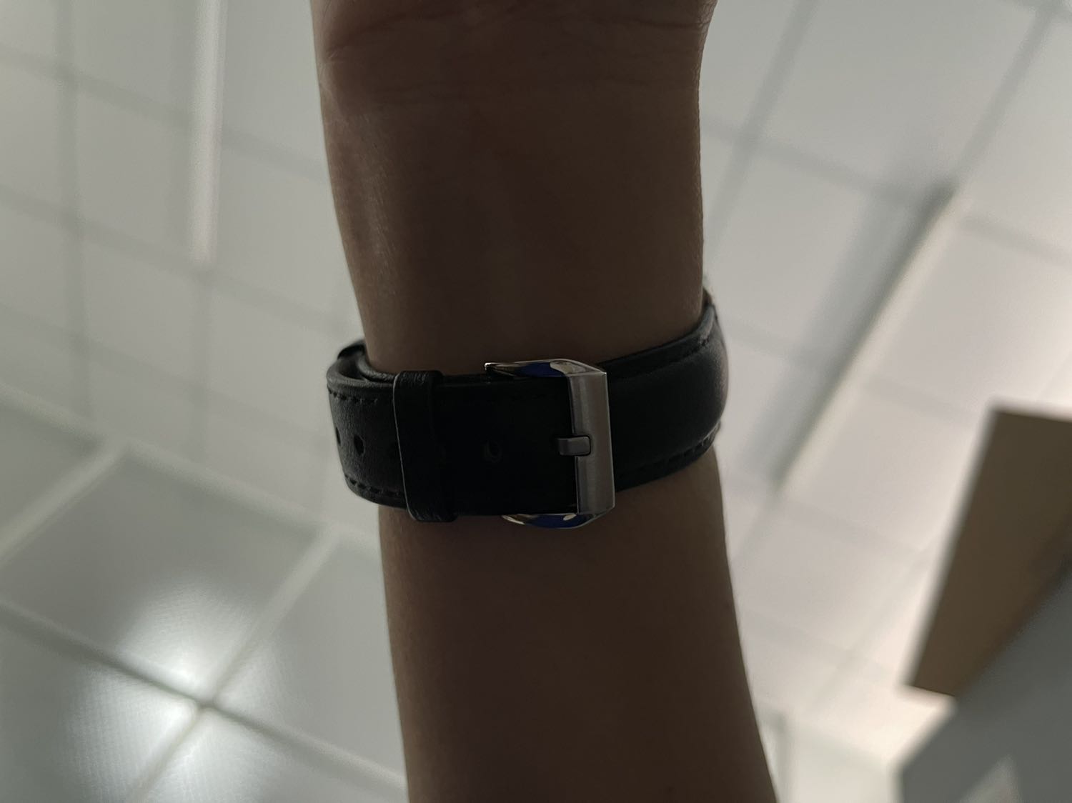 Da mềm đẹp, giao hàng nhanh. Tay nhỏ nên phải thêm 01 lỗ. Nói chung ổn.