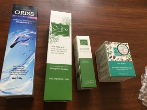 Ok đóng gói cẩn thận và giao hàng nhanh, chăm sóc khách hàng cũng tốt và lịch sự, mình mới sử dụng một lần mà thấy hiệu quả nên sử dụng tiếp lần 2 , mụn mọc lên sứt lên một đêm giảm hẳn vào ngày hôm sau, sang ngày 2 là ức chế xẹp xuống cũng ok lắm. Trị thâm thì cũng cần có thời gian nhưng với khả năng trị mụn thì không sợ thâm nữa . Mua hủ kem tặng thêm chai dầu gội cũng rất ổn áp nhé, mình dùng kem lần đầu