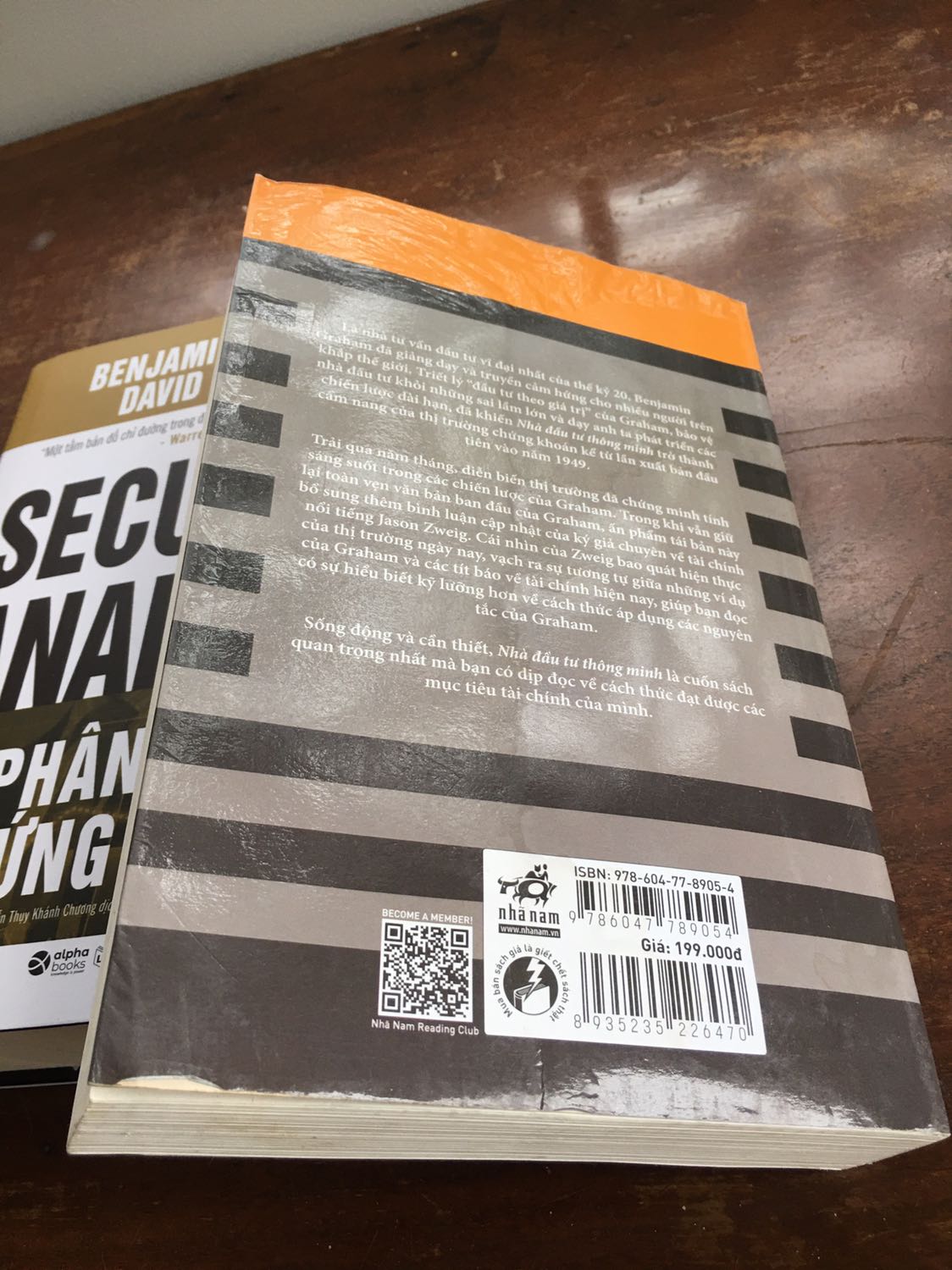 Xin lỗi…sách có giá tốt thì cũng đừng như mới nhặt ở đâu về bán như vậy chứ. Hẹn hơn một tuần giao mà còn trễ thêm một ngày kèm chất lượng thế này. Tiki vui lòng kiểm tra chất lượng giúp người mua nhằm đảm bảo uy tín của mình.