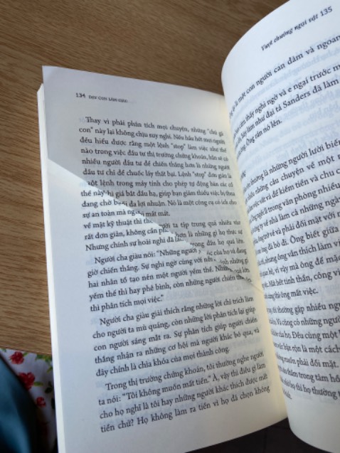 Không hiểu sao mà sách in lỗi, mình nhắn với shop mà thấy im im như thế nhỉ. Ban đầu cũng muốn bình thường giải quyết thôi mà thấy shop không muốn rep cũng làm mình quan ngại quá.