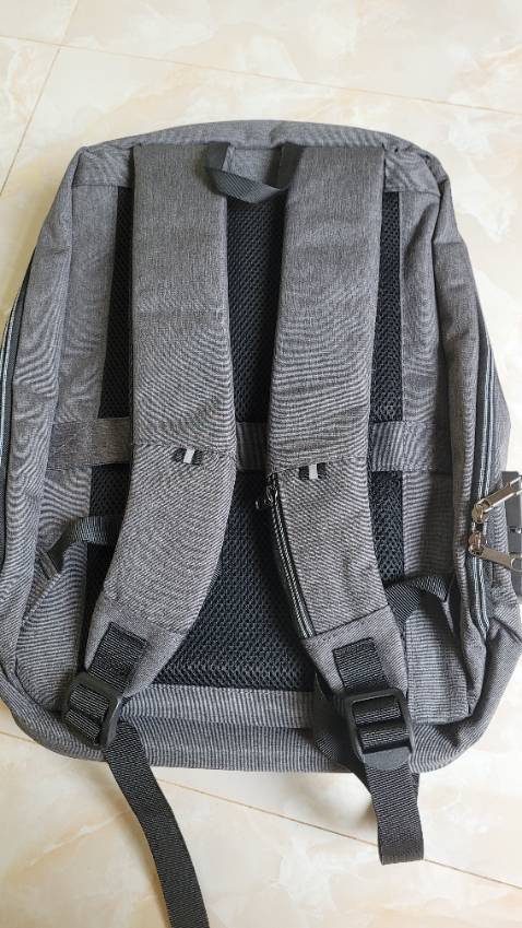 Vải dày, mịn nha. Vô cùng cứng cáp. Chống nước thiệt. Bóc hàng xong mà phải vội vô oánh giá 5 sao nè. Ưng cái bụng thiệt ❤❤❤