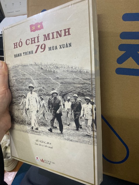 Lần đầu mua sách bên tiki, trời ơi, không những giao hàng nhanh mà đóng gói cực kỳ chỉn chu bảo sao giá nhỉnh hơn 1 chút so với sàn khác, cơ mà quá xứng đáng