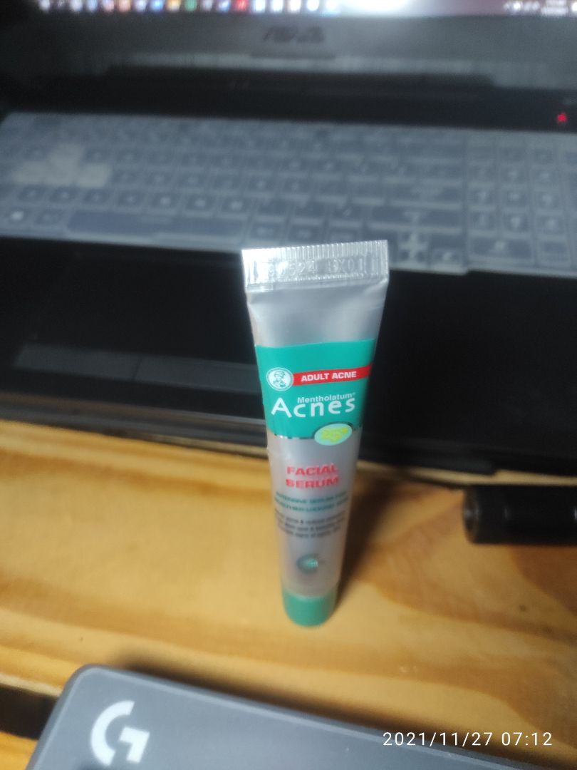 không thấy tác dụng lắm, mặc dù dùng đầy đặn sáng tối. Chắc không hợp da, mấy bạn chuẩn bị mua có thể cân nhắc dùng sản phẩm