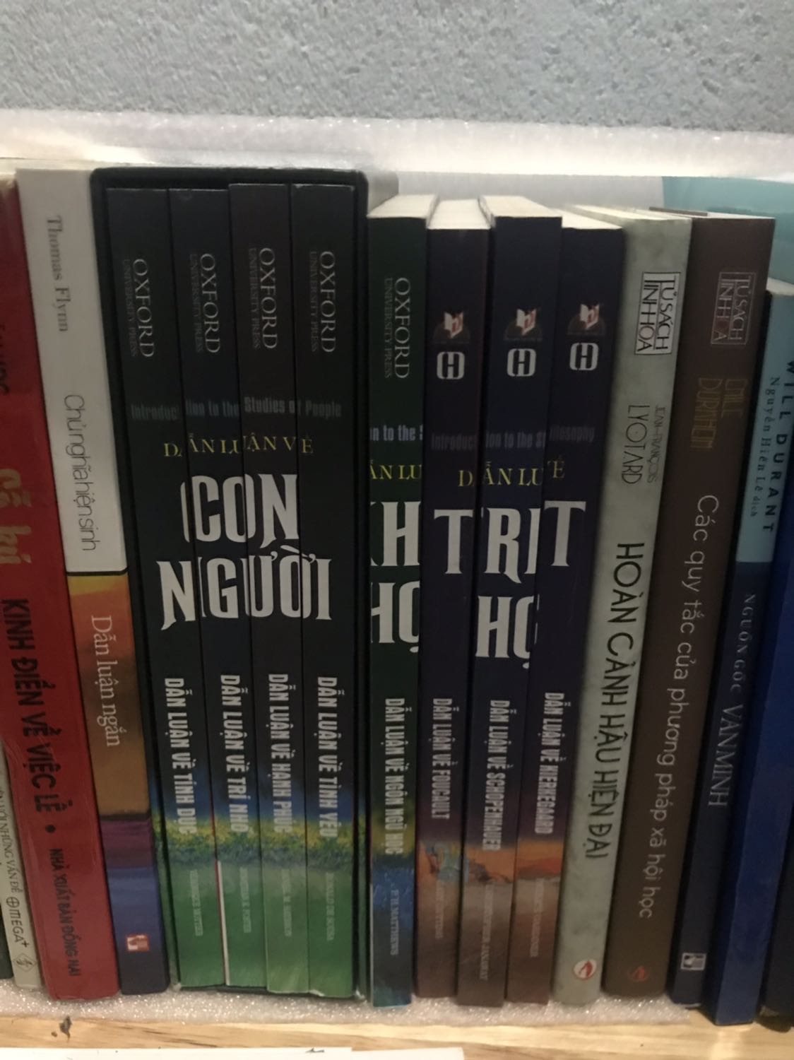 Mua để đó khi nào rảnh mới đọc được.