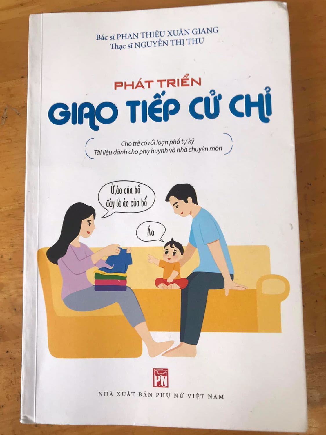 Sách hay. Thích hợp với tất cả các phụ huynh đã có con nhỏ và sắp làm cha mẹ.