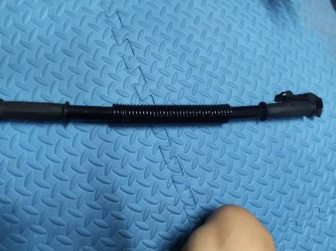 Gậy kiểu gì cong queo hết, bẻ chỗ cứng chỗ mềm, muốn tập còn phải quay cho đúng, chán.