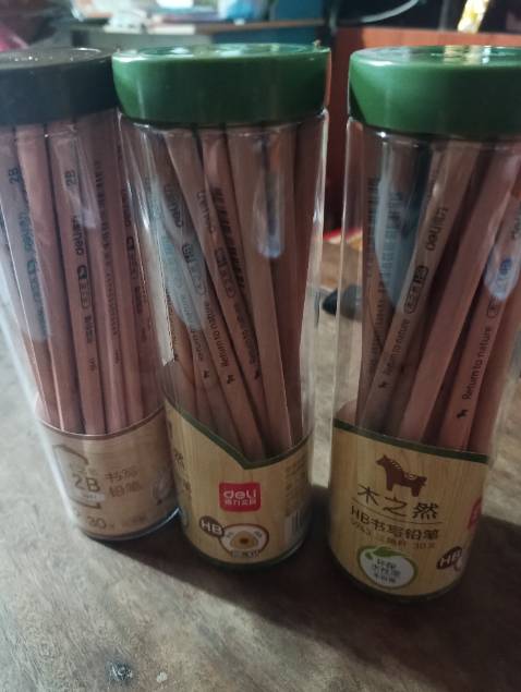 Bút chất lượng tạm ổn so với giá không có quà tặng như quảng cáo cho 3 sao là tốt rồi Bút chất lượng tạm ổn so với giá không có quà tặng như quảng cáo cho 3 sao là tốt rồi