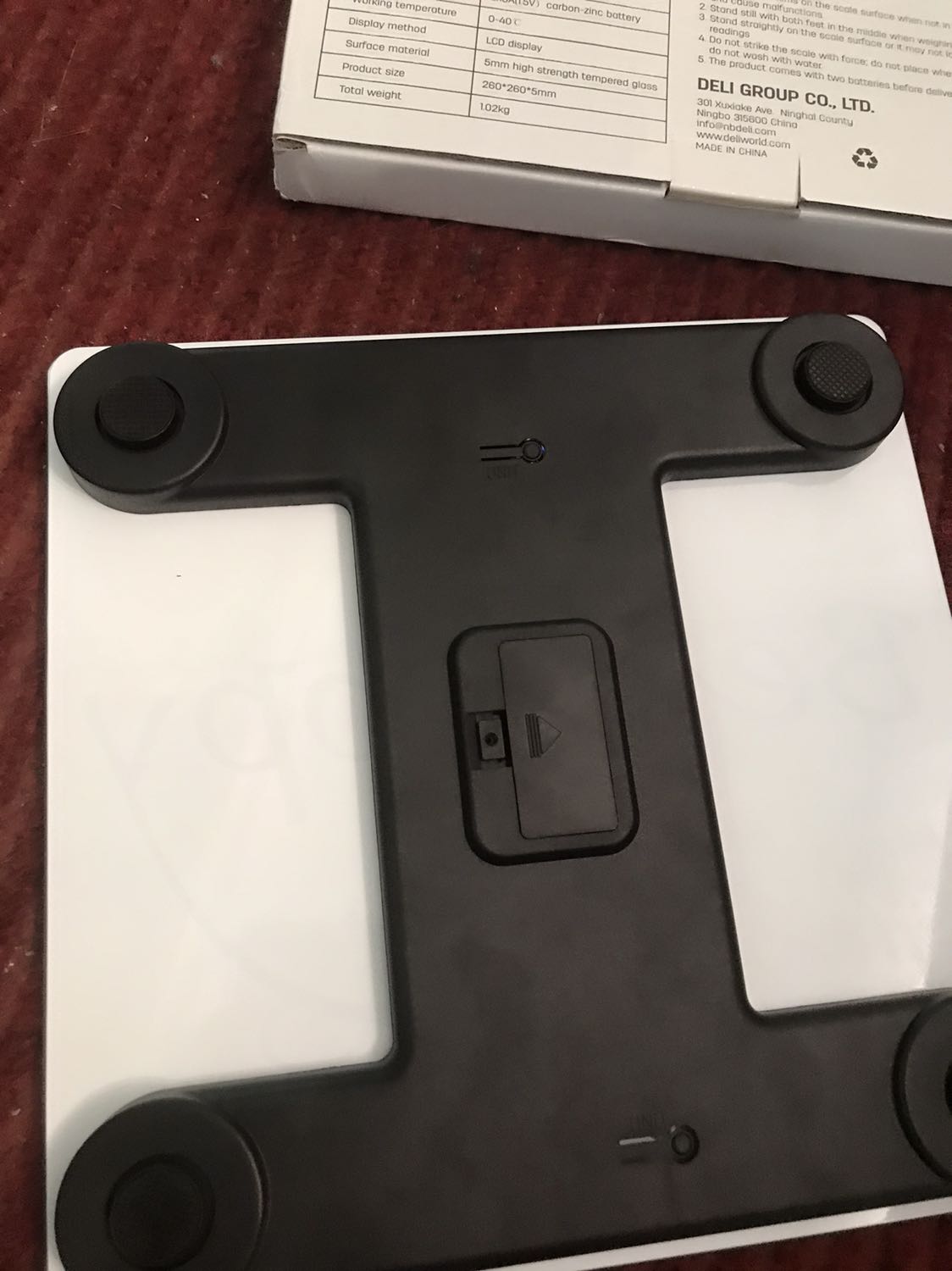 Được tặng thêm 2 cục pin lắp cân. Trước mắt cân ổn không lỗi gì đóng gói chắc chắn cân dày dặn. Giá rẻ cho bảo hành 1 năm nên mua luôn. Tạm ưng cảm ơn tiki và nhà bán