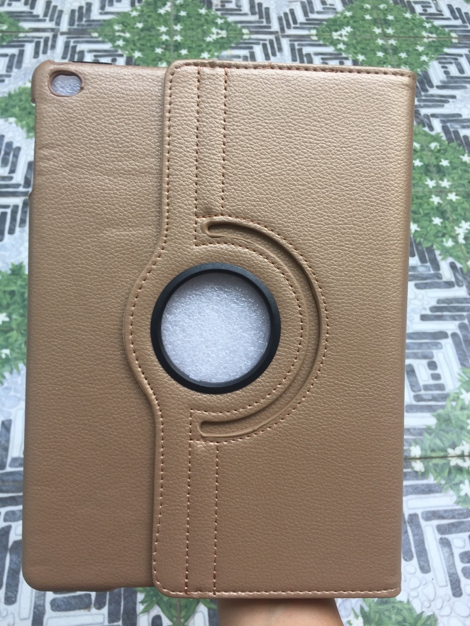 Sản phẩm đúng như quảng cáo. Đường màu sắc sảo, chất da đẹp, mặt lưng chắc chắn. Các chức năng đầy đủ, xoay 360 độ tiện lợi. Sản phẩm đúng như quảng cáo. Đường màu sắc sảo, chất da đẹp, mặt lưng chắc chắn. Các chức năng đầy đủ, xoay 360 độ tiện lợi.