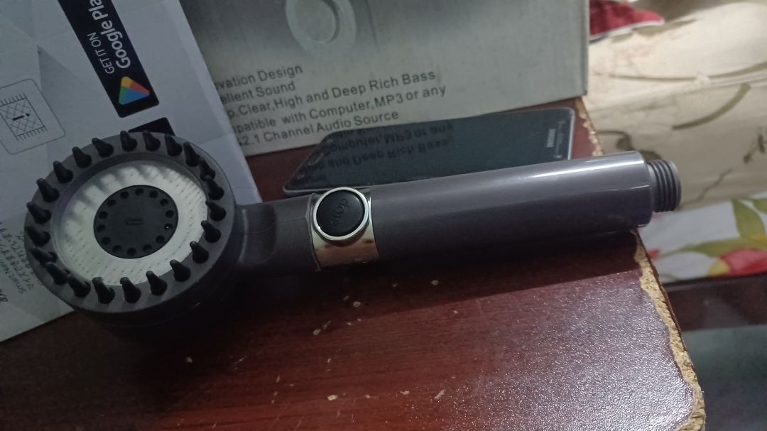 Vòi sen này sau khi lắp ráp vào ống nước, khi sử dụng nước chảy yếu, không tăng áp hay chảy mạnh như quảng cáo, thậm chí còn yếu hơn những vòi sen bình thường đang sử dụng