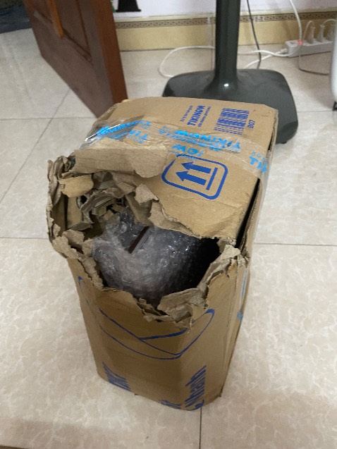 Thùng hàng rách tia tua.vỏ bọc cũng racha hết luôn.mong là lần sau mua bên bạn đóng hàng cẩn thận hơn Thùng hàng rách tia tua.vỏ bọc cũng racha hết luôn.mong là lần sau mua bên bạn đóng hàng cẩn thận hơn