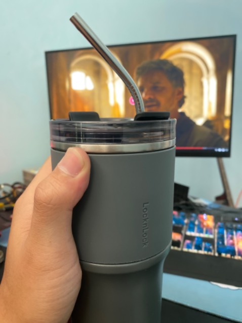 Bình rất tốt, để 2 tiếng rồi vẫn chưa có hiện tượng giọt nước ngoài thân bình, có điều cái ống hút tặng kèm dài quá nên mua thêm ống đầu cong sẽ ok hơn. Đáng để mua