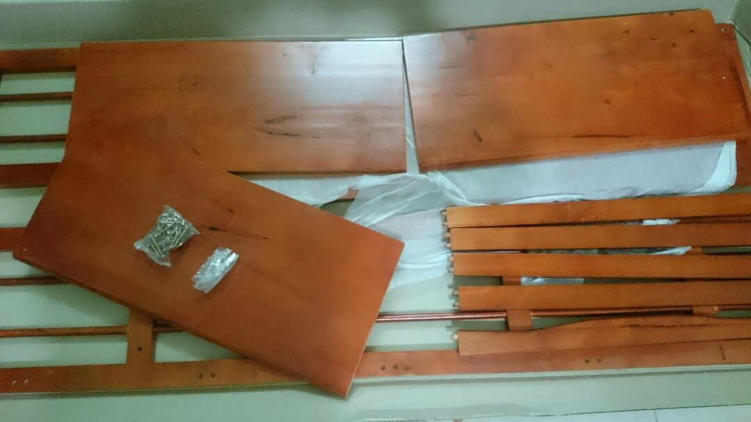 Kích thước có hơi sai khác so với thông tin đăng trên Tiki. Về chất lượng gỗ của các miếng ghép thì rất OK. Đóng gói chưa được cẩn thận lắm, không có các miếng lót hay dây cố định các miếng ghép với nhau nên vài miếng bị xước kha khá ảnh hưởng thẩm mỹ!